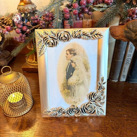 Vintage Frame with 3D Roses and Wedding Picture - Picture 3 of 13